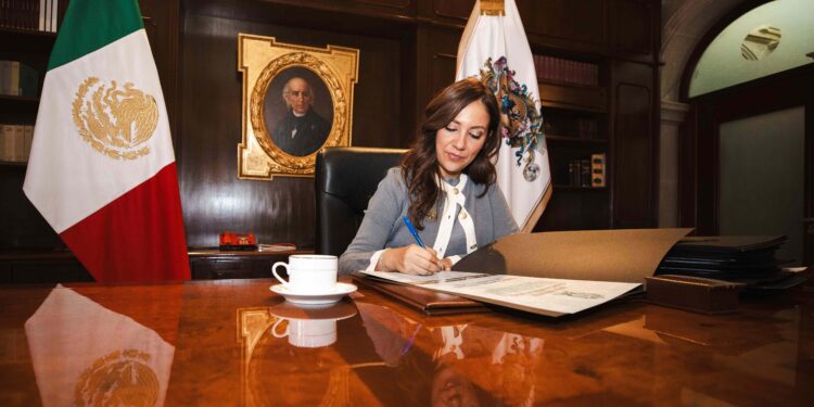 Presenta Gobernadora Iniciativas de Ley para sancionar a agresores y violentadores de niñas, niños, adolescentes y mujeres