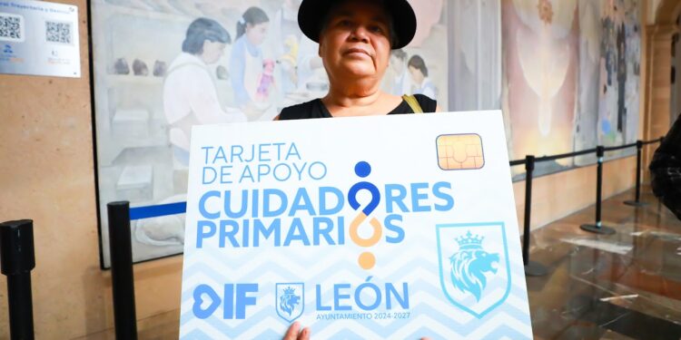 León reconoce y acompaña a cuidadores primarios