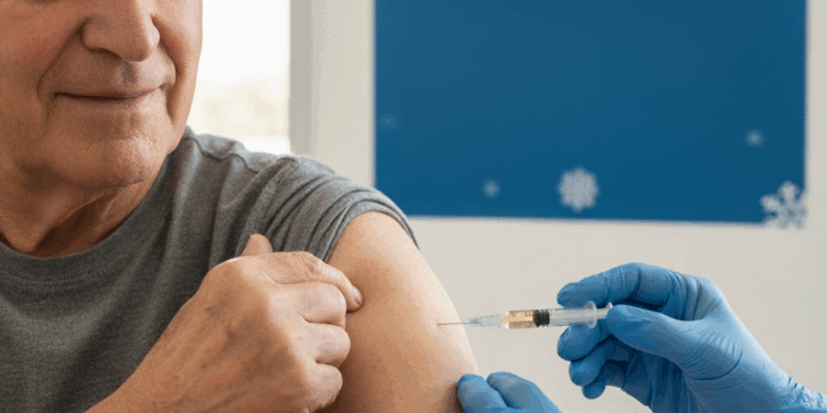 Vacuna contra el VSR en adultos mayores: clave para prevenir neumonía y complicaciones graves