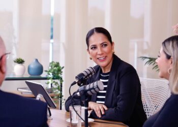 Anuncia la Gobernadora 2 mil becas para mujeres en la UVEG