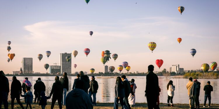 León abre el cielo y el corazón: arranca el Festival Internacional del Globo 2025 con el histórico “Viernes de la Gente”