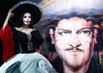 Inaugura Gobernadora Libia Dennise exposición de José Alfredo Jiménez, Pero sigo siendo el Rey, en Madrid