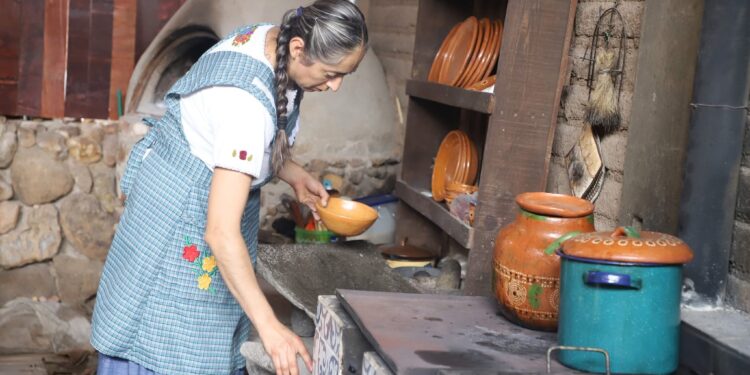 Sara Arvizu lleva la memoria culinaria de San José Iturbide al Pabellón Guanajuato ¡Sí Sabe!