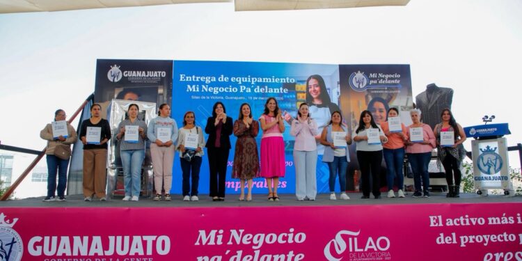 Entrega Gobernadora apoyos a emprendedoras con “Mi Negocio Pa’Delante”.