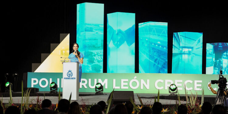 Inauguran la Sala C5 del Poliforum León