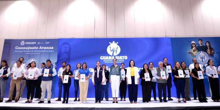 Guanajuato apuesta por el talento: entregan microcredenciales que abren nuevas oportunidades