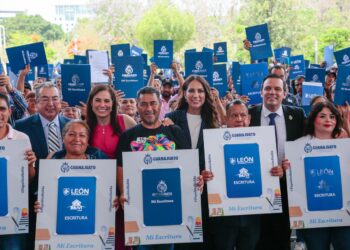 “Papelito habla”: más familias en León aseguran su patrimonio con nuevas escrituras