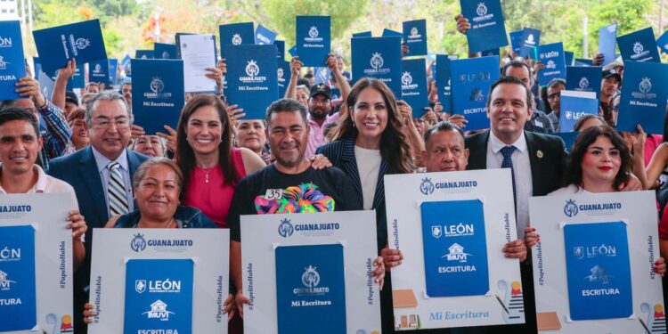 “Papelito habla”: más familias en León aseguran su patrimonio con nuevas escrituras
