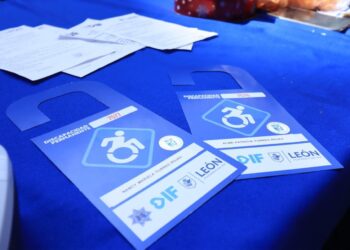 DIF León alerta por venta fraudulenta de distintivos para espacios de estacionamiento inclusivos